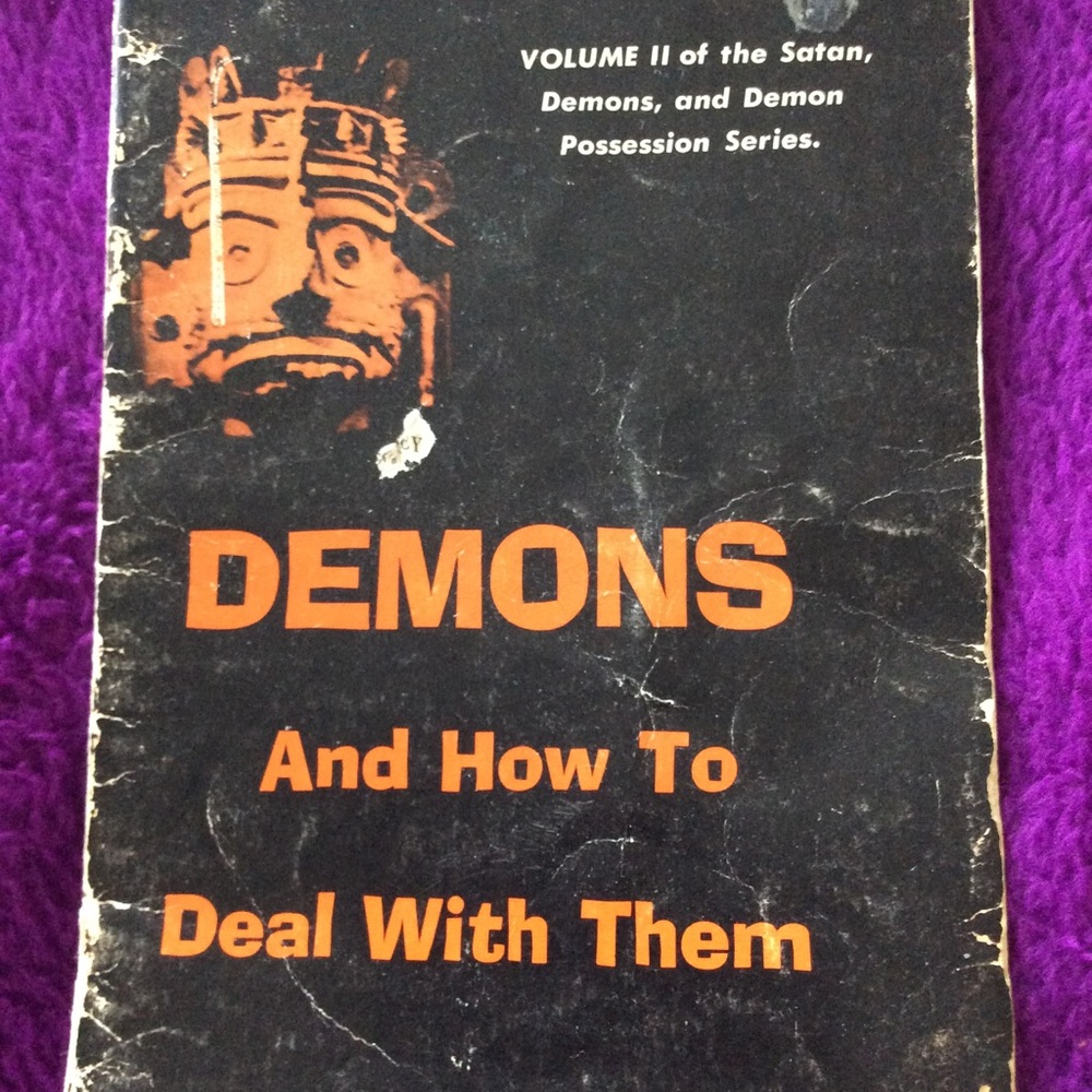 Demons & how to deal w/them PB book 70s vintage Kenneth Hagin - Picture 1 of 5